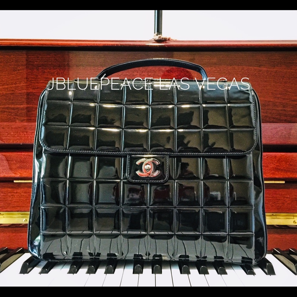 Patent leather choco bar